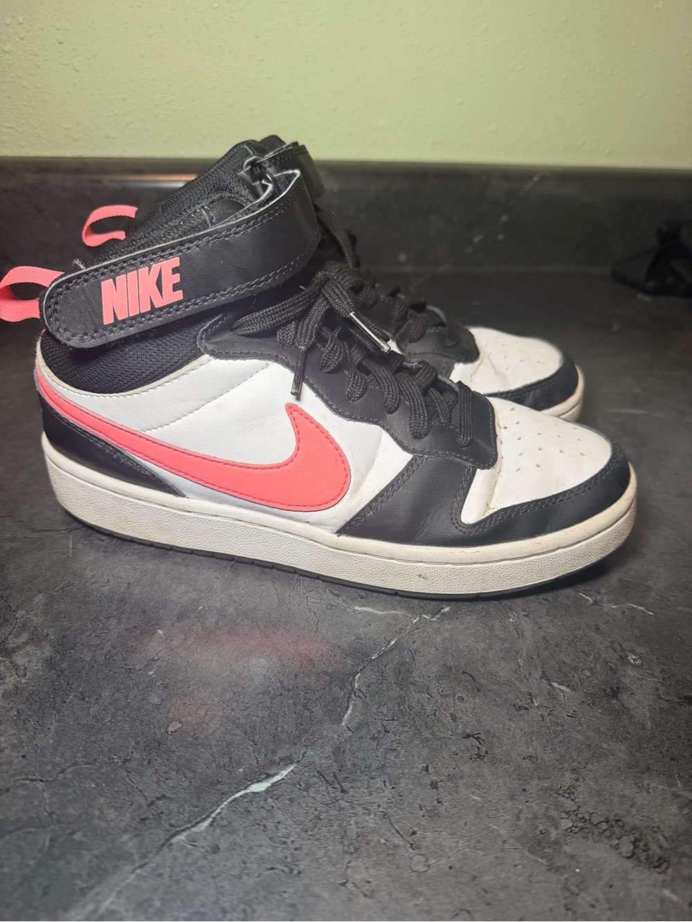 Nike Air Jordan Kids Girls Mid Top Sneakers w/ swoosh, White, Pink, Black Size 6